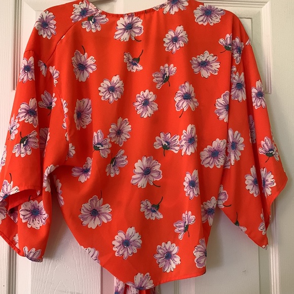 Floral Tie Front Top - Picture 5 of 5